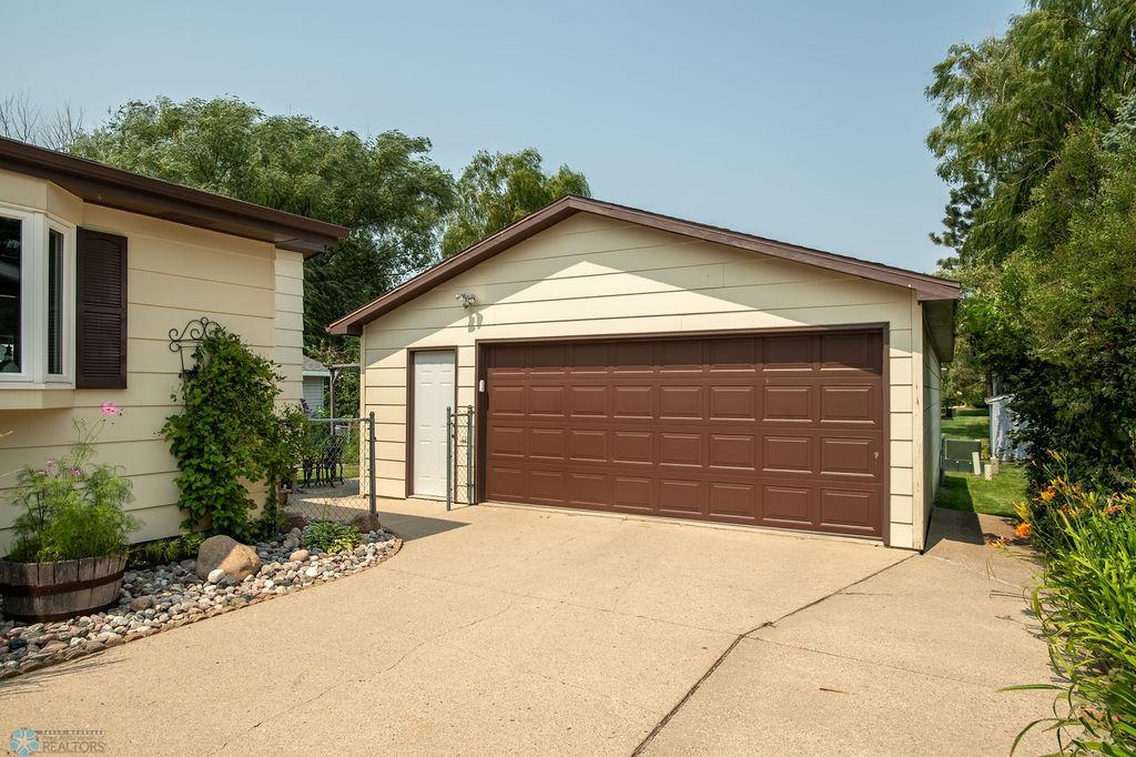 Exterior 1_3.jpg