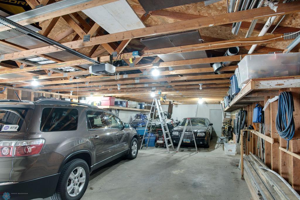 Tandem 4 Stall Garage 1_0.jpg