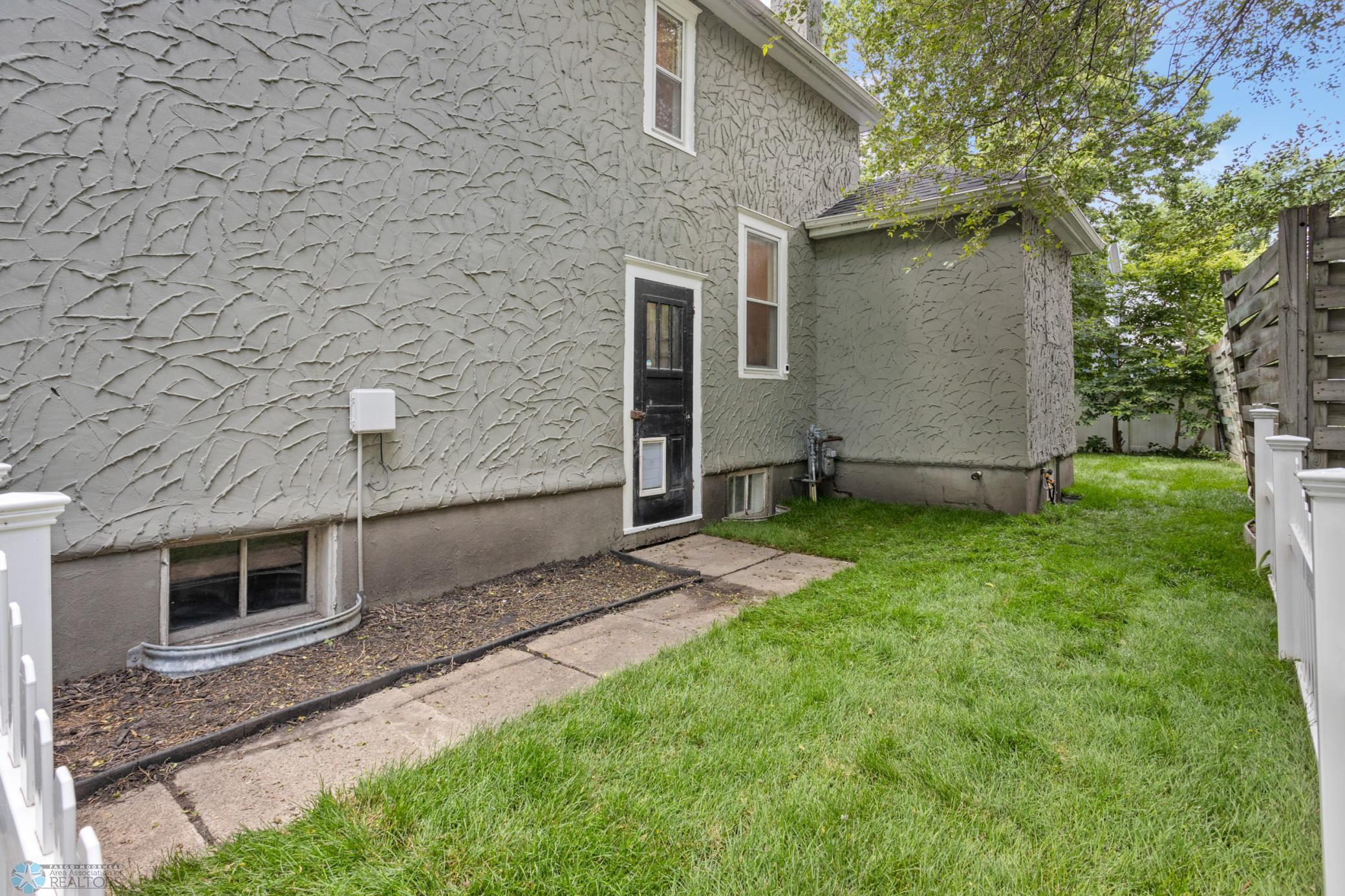 902 9th St N Fargo