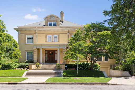 226 Grotto Street S, Saint Paul, MN 55105