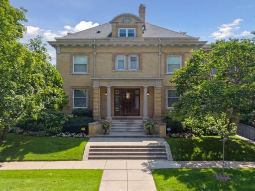 226 Grotto Street S, Saint Paul, MN 55105