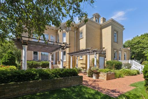 226 Grotto Street S, Saint Paul, MN 55105
