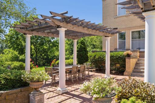 226 Grotto Street S, Saint Paul, MN 55105