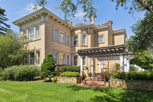 226 Grotto Street S, Saint Paul, MN 55105