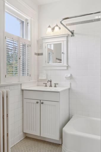 226 Grotto Street S, Saint Paul, MN 55105
