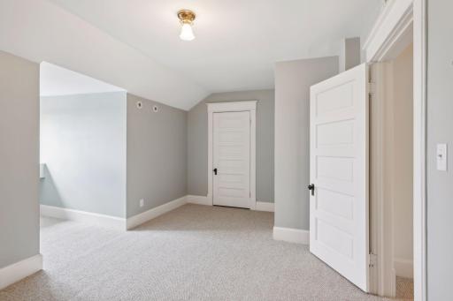 226 Grotto Street S, Saint Paul, MN 55105