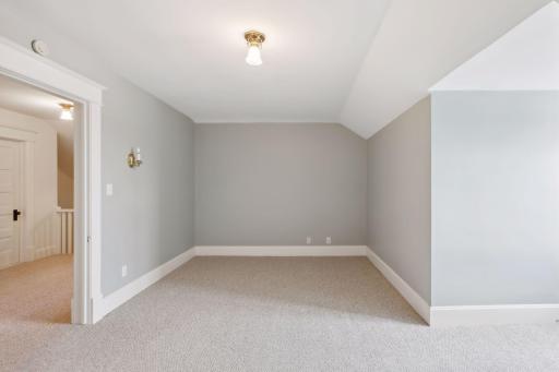 226 Grotto Street S, Saint Paul, MN 55105