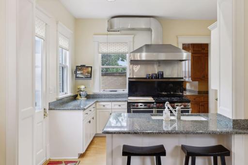 226 Grotto Street S, Saint Paul, MN 55105