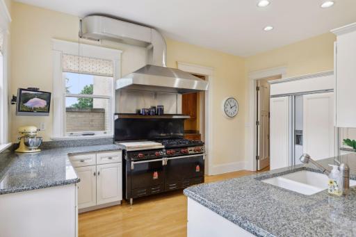 226 Grotto Street S, Saint Paul, MN 55105