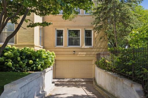 226 Grotto Street S, Saint Paul, MN 55105