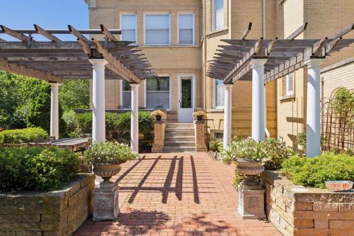 226 Grotto Street S, Saint Paul, MN 55105
