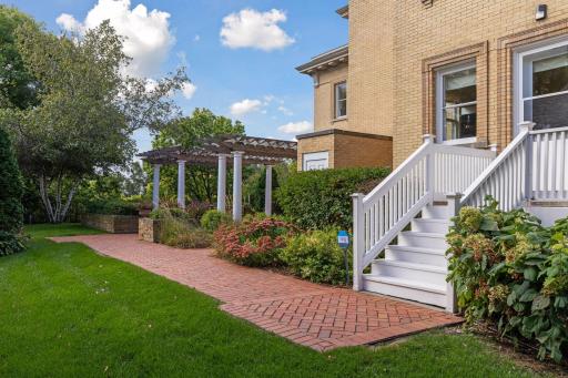226 Grotto Street S, Saint Paul, MN 55105
