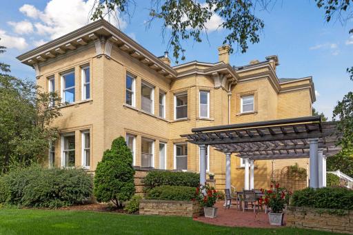 226 Grotto Street S, Saint Paul, MN 55105