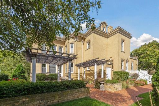226 Grotto Street S, Saint Paul, MN 55105