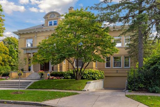 226 Grotto Street S, Saint Paul, MN 55105