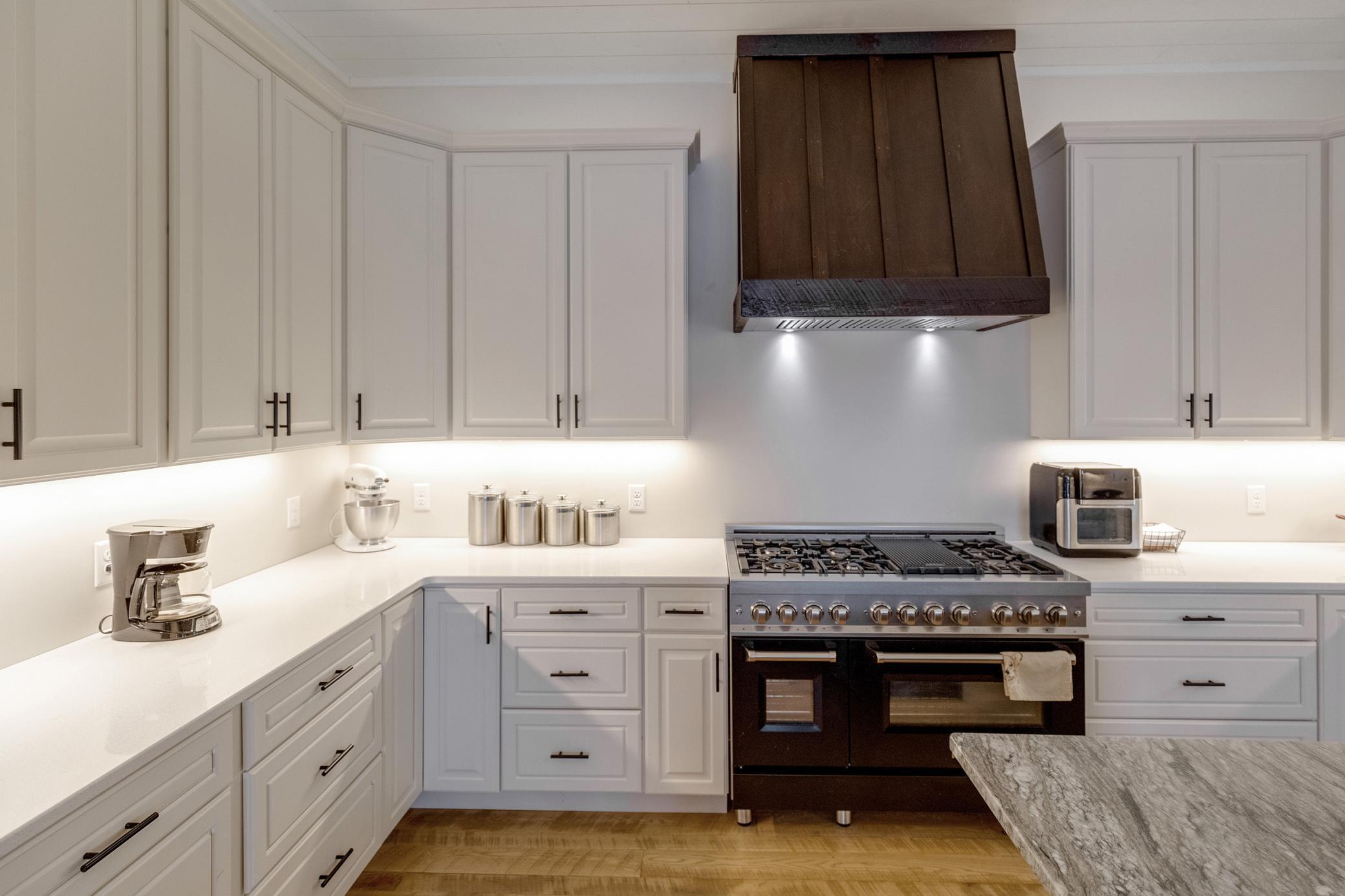 Luxury appliance package and 42" upper cabinets