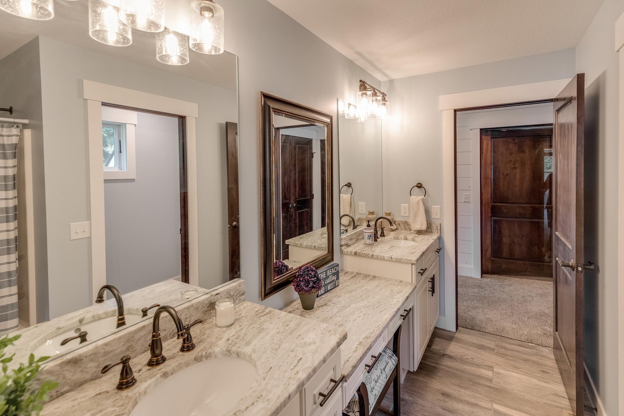 Upper Level Full Bathroom