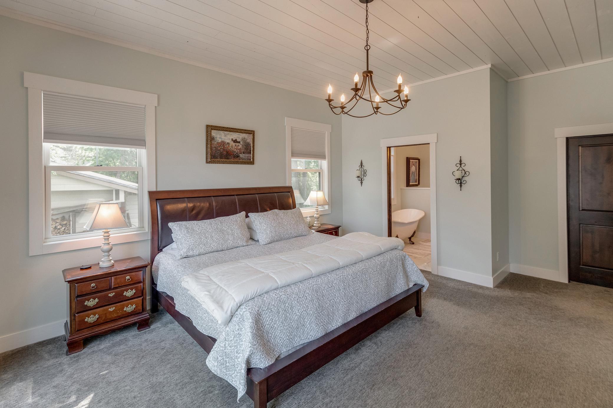 Main level primary bedroom