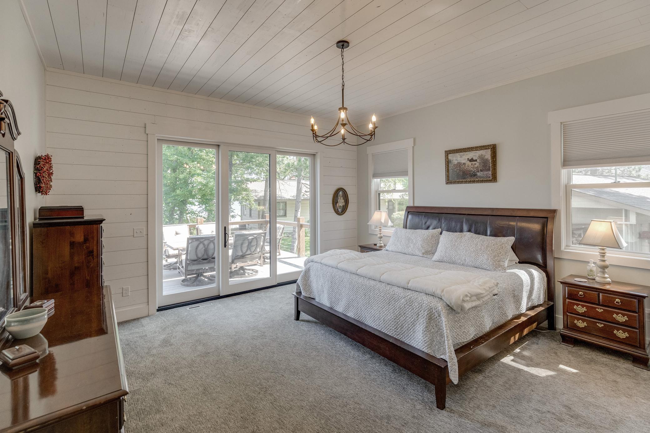 Main level primary bedroom