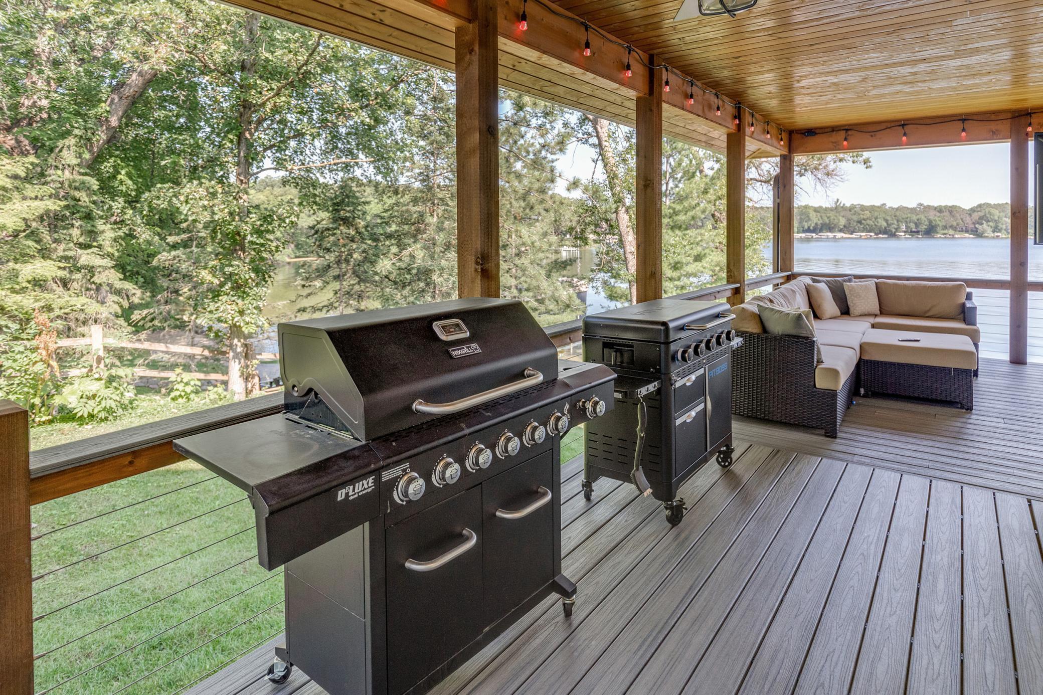 Grilling Area on the wrapping around deck