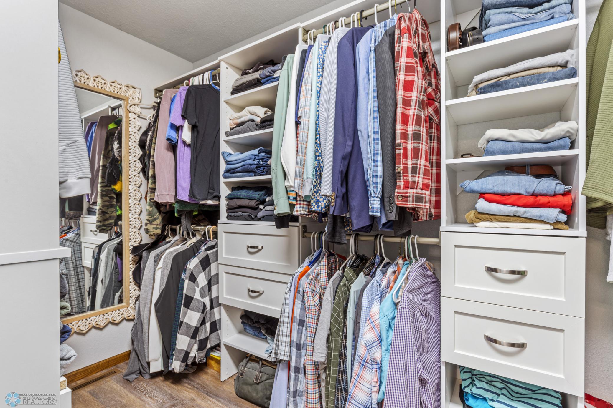 custom closet shelving