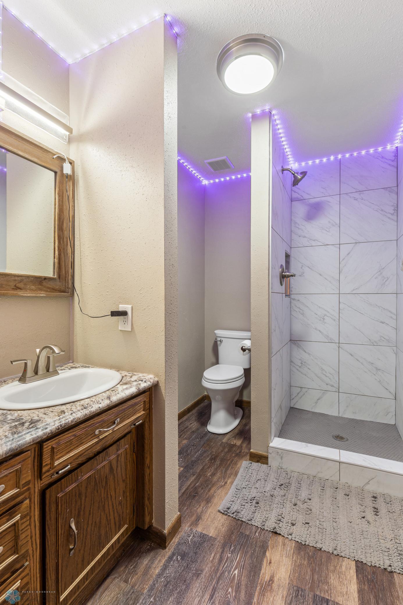 lower level bath 3/4