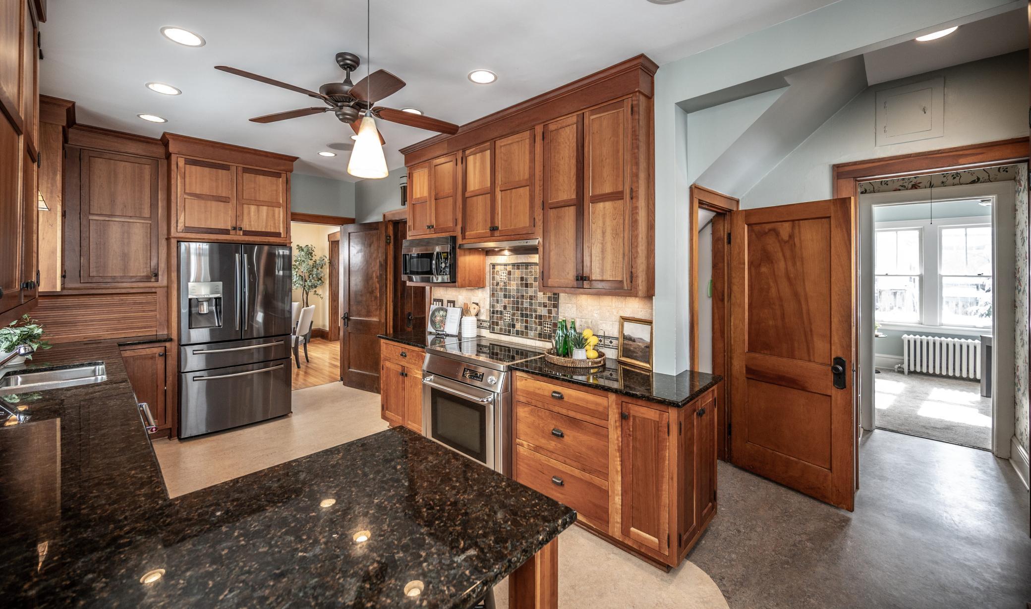 Recessed lighting, stainless steel appliances