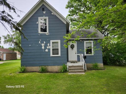 624 Tindolph Avenue S, Thief River Falls, MN 56701