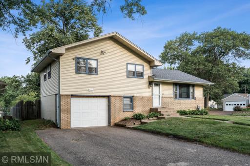 490 11th Avenue NW, Saint Paul, MN 55112