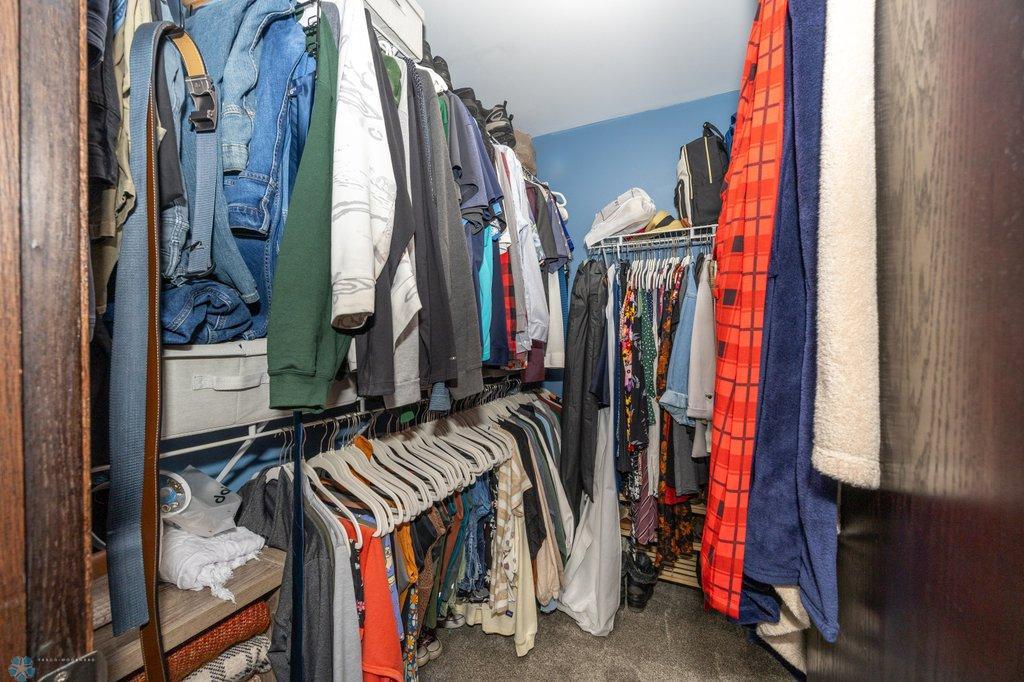 Walk-in Closet