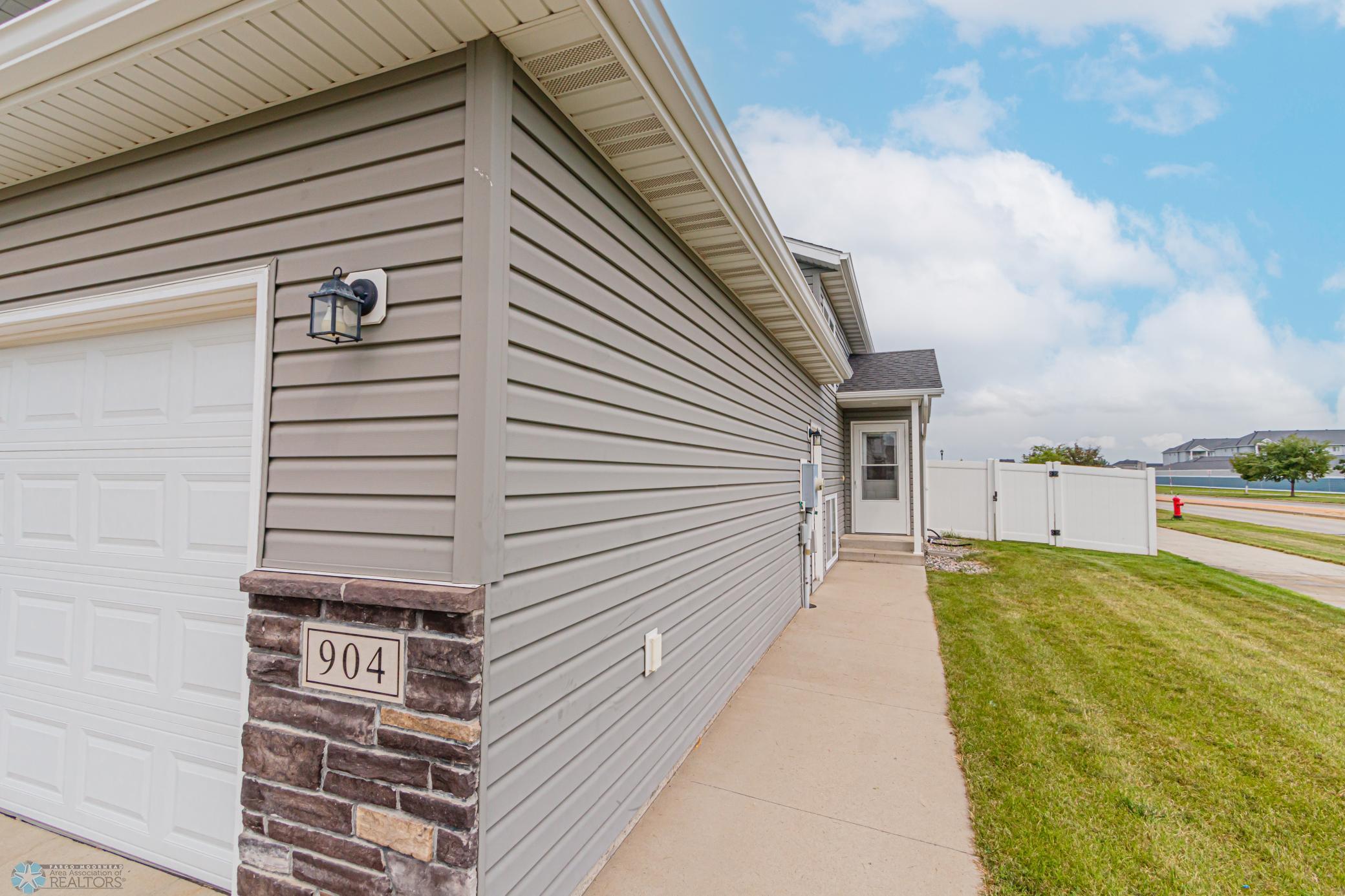 904 30th Ave W, West Fargo, ND-30.jpg