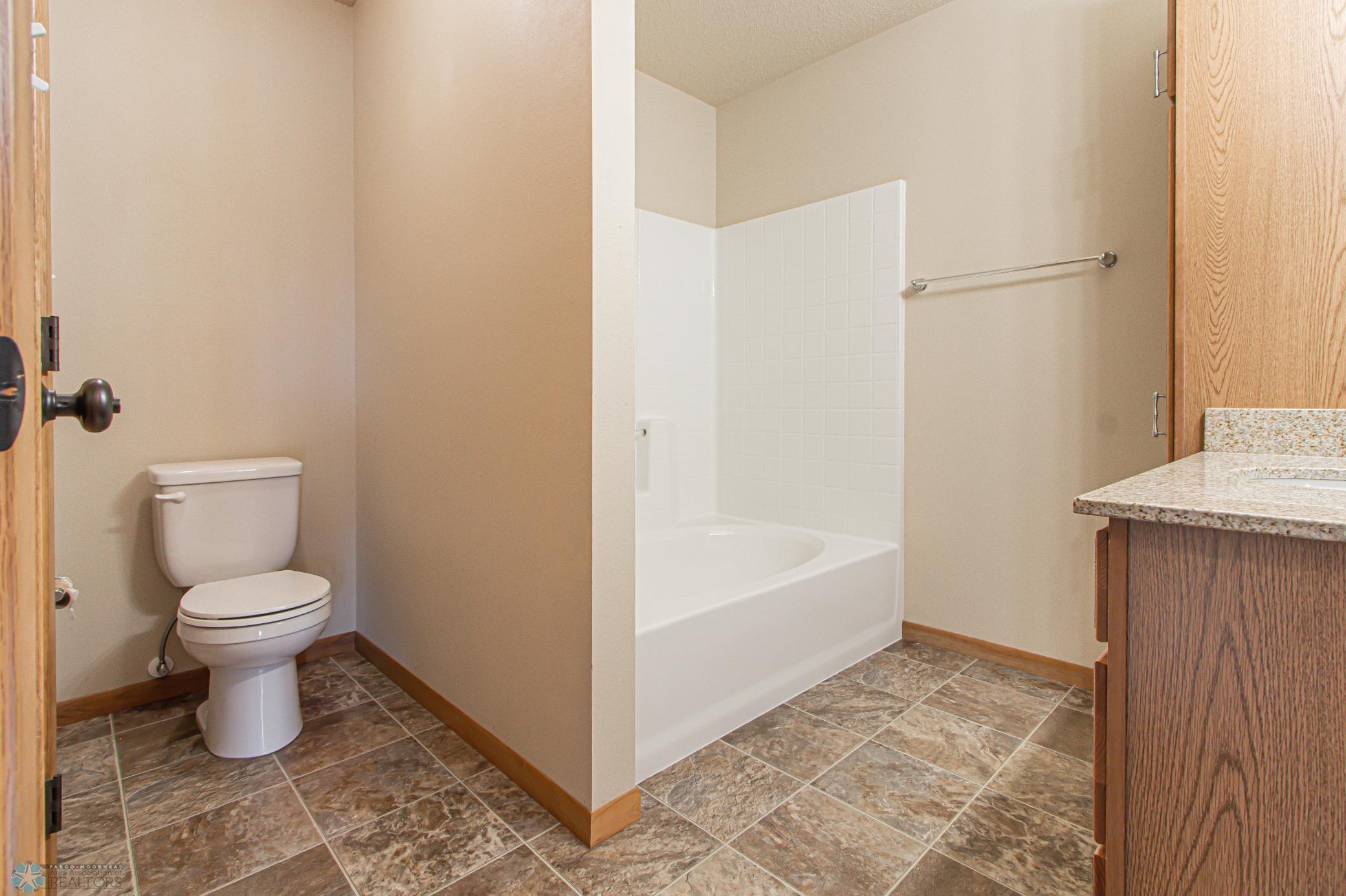 904 30th Ave W, West Fargo, ND-14.jpg