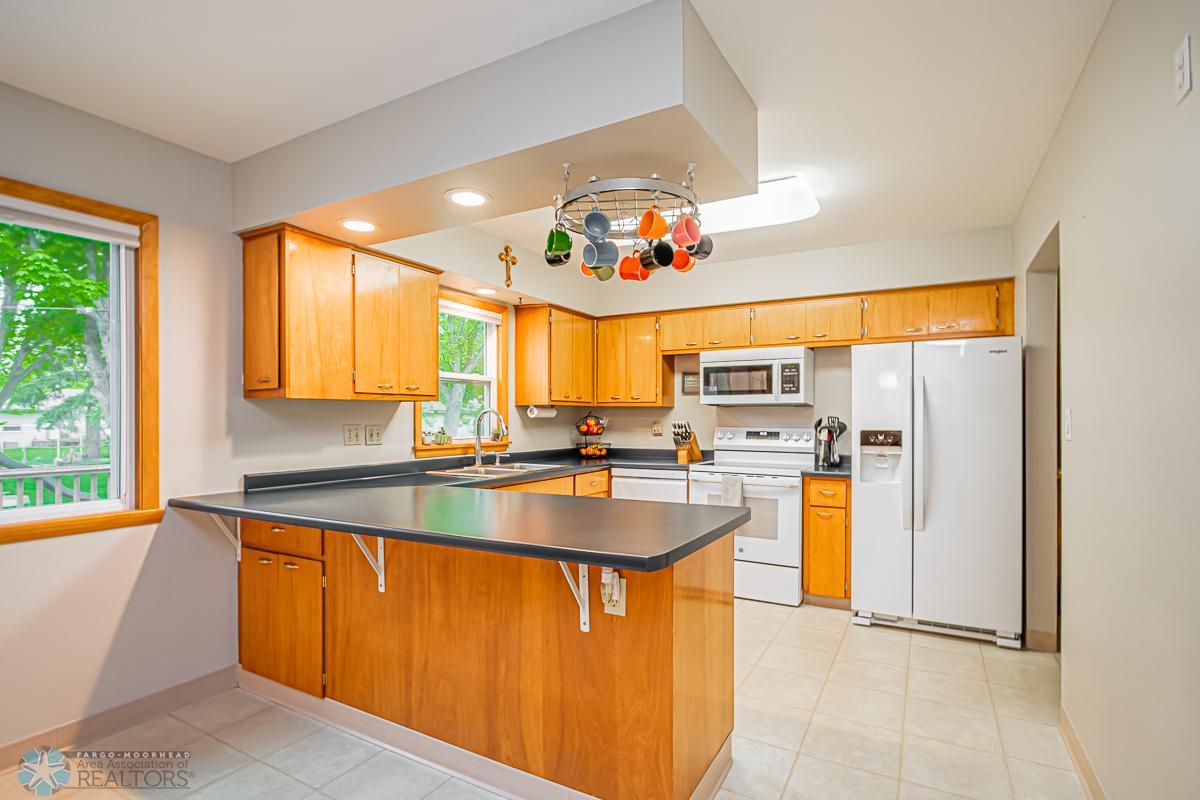 1818 15th St S, Fargo, ND 58103-11.jpg
