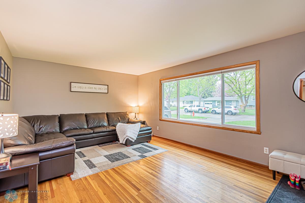 1818 15th St S, Fargo, ND 58103-03.jpg