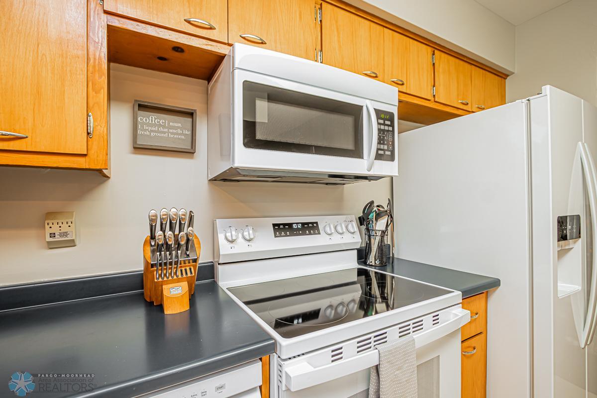 1818 15th St S, Fargo, ND 58103-13.jpg