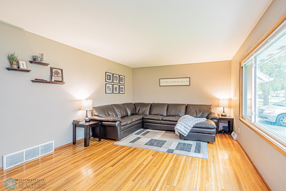 1818 15th St S, Fargo, ND 58103-01.jpg