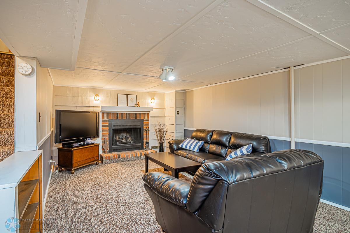 1818 15th St S, Fargo, ND 58103-18.jpg