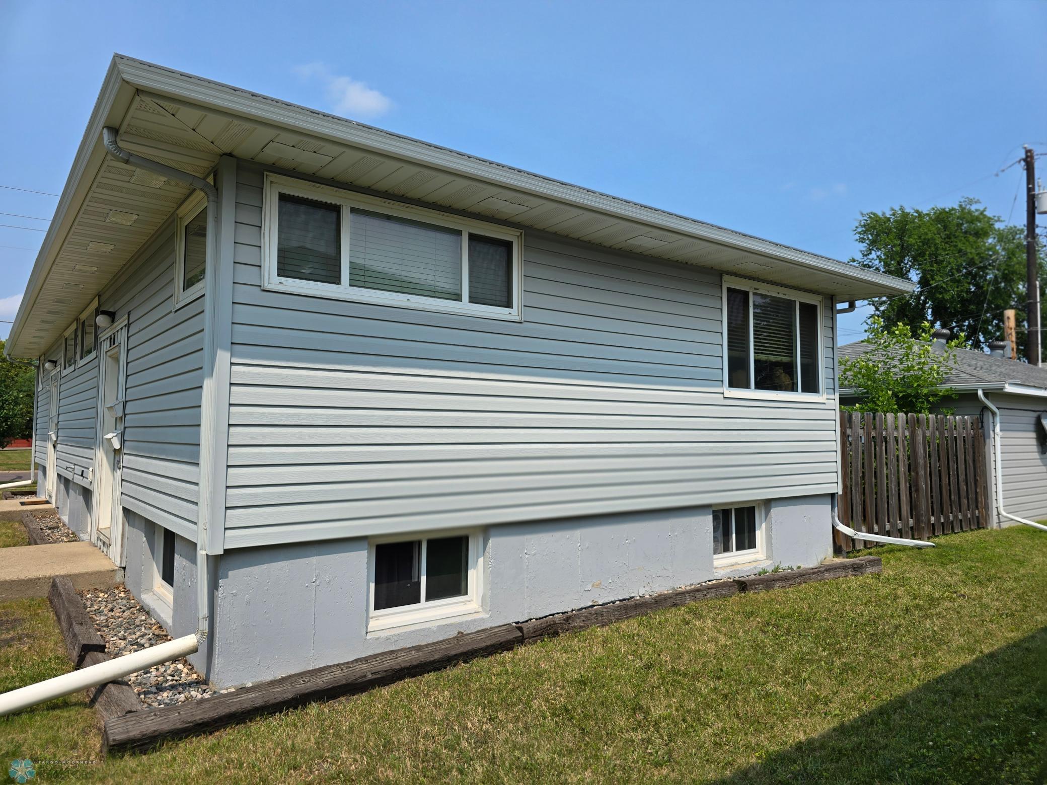 Side of 4-Plex