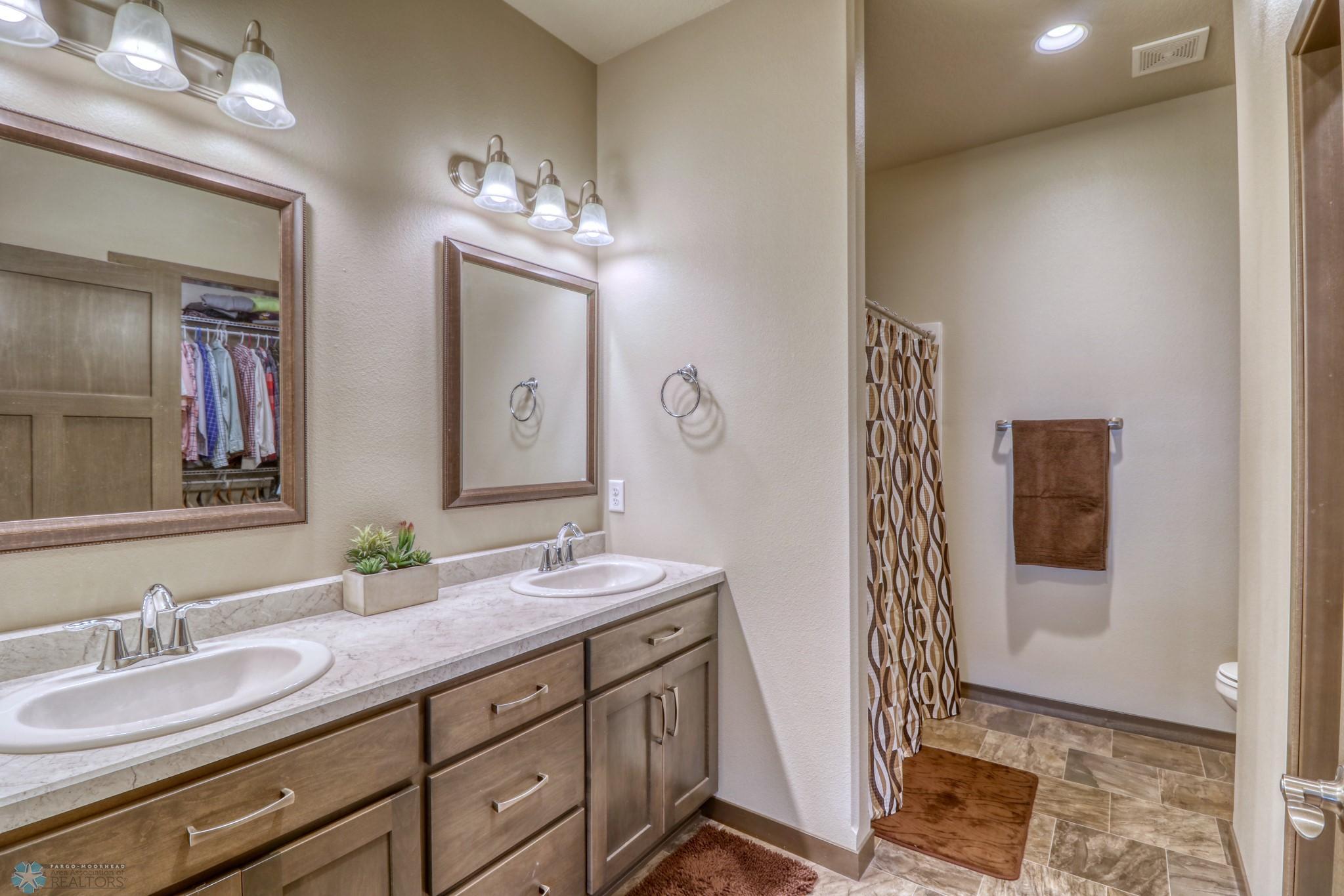 Primary Bathroom1_1.jpg