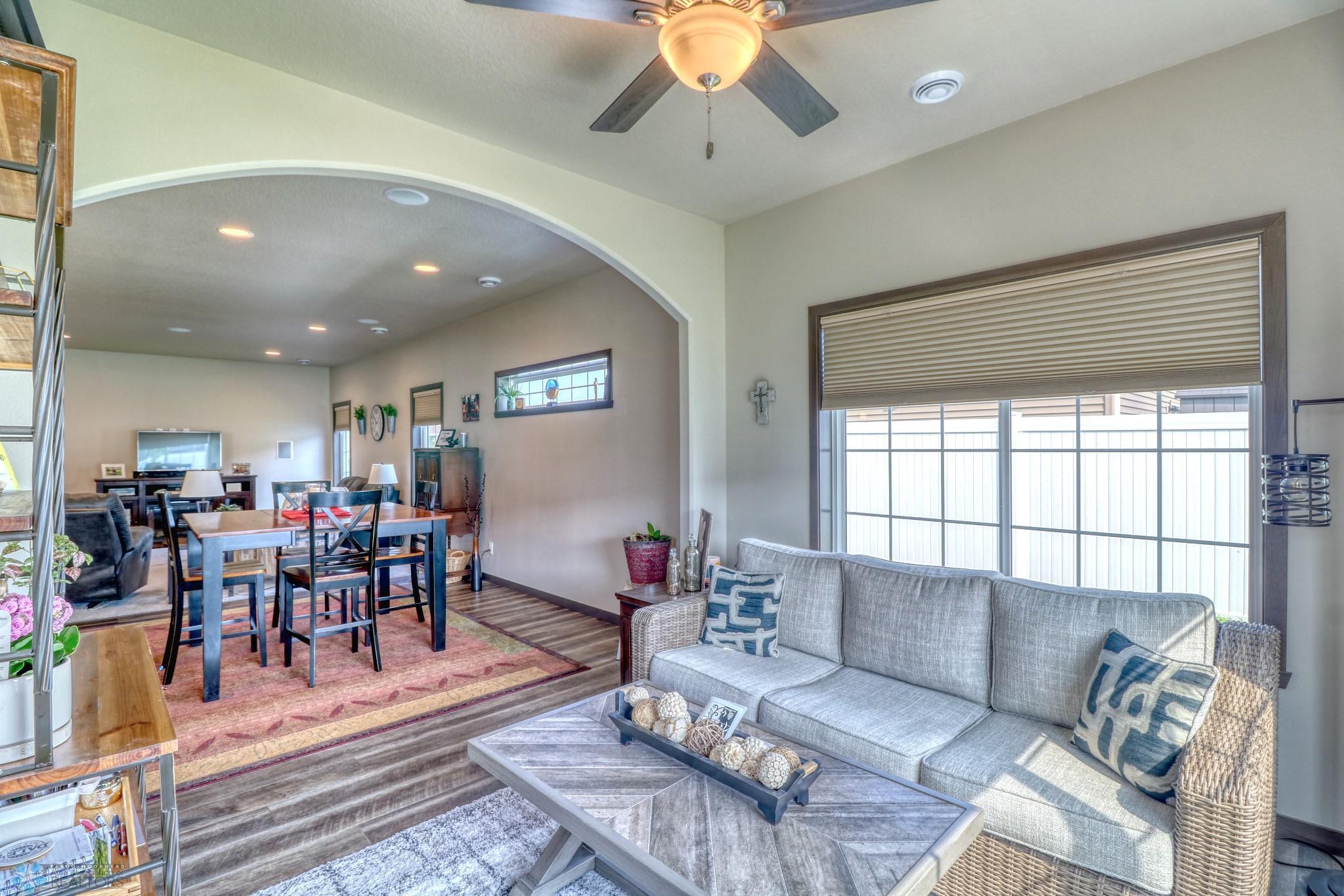 Sunroom1_2.jpg