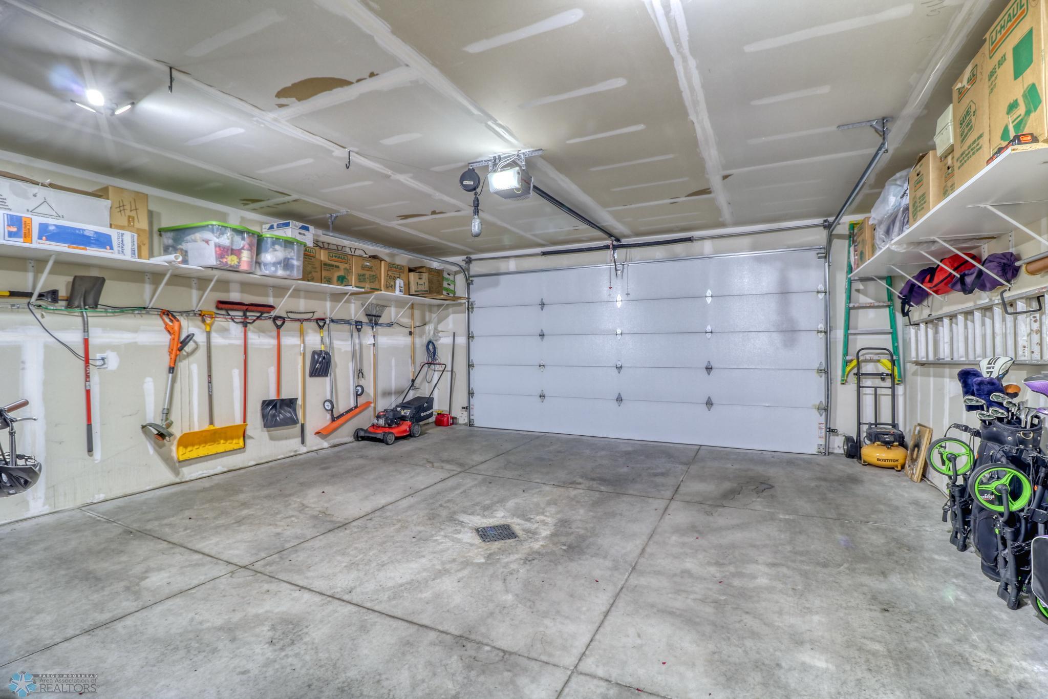 Garage1_0.jpg