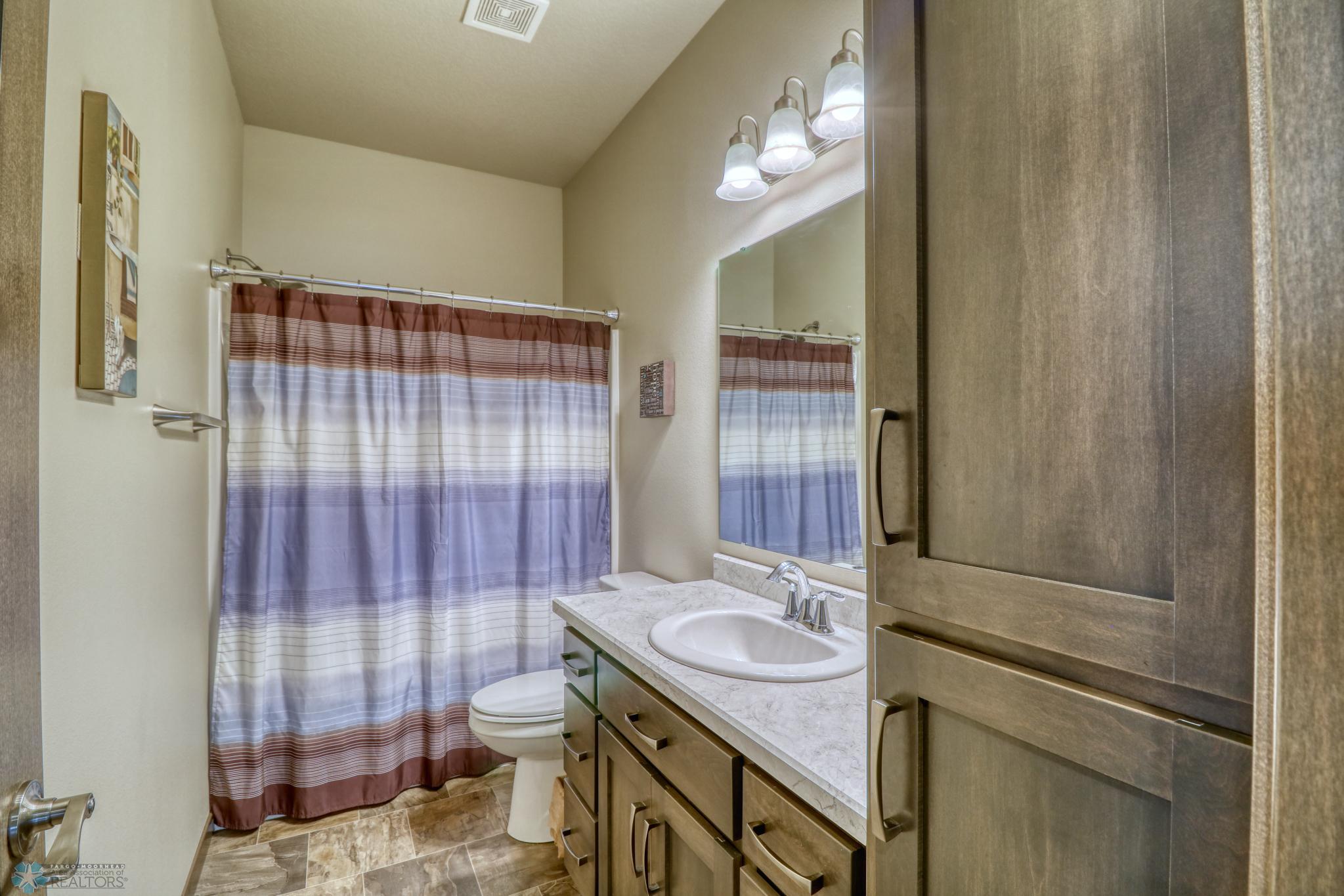 Bathroom1_1.jpg