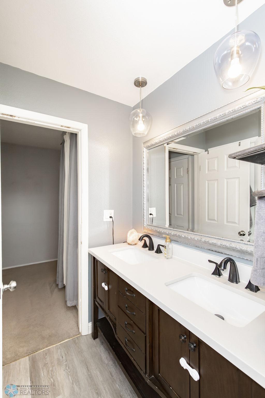 Full Bath - Upper (Dual Vanity)