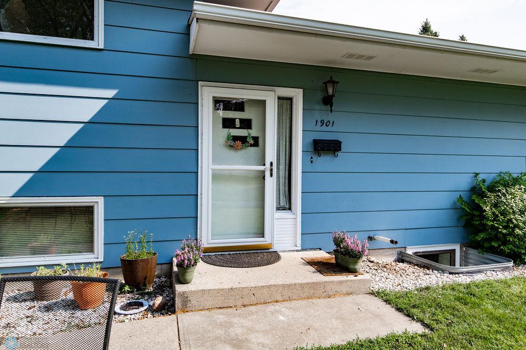 Exterior Front Entry