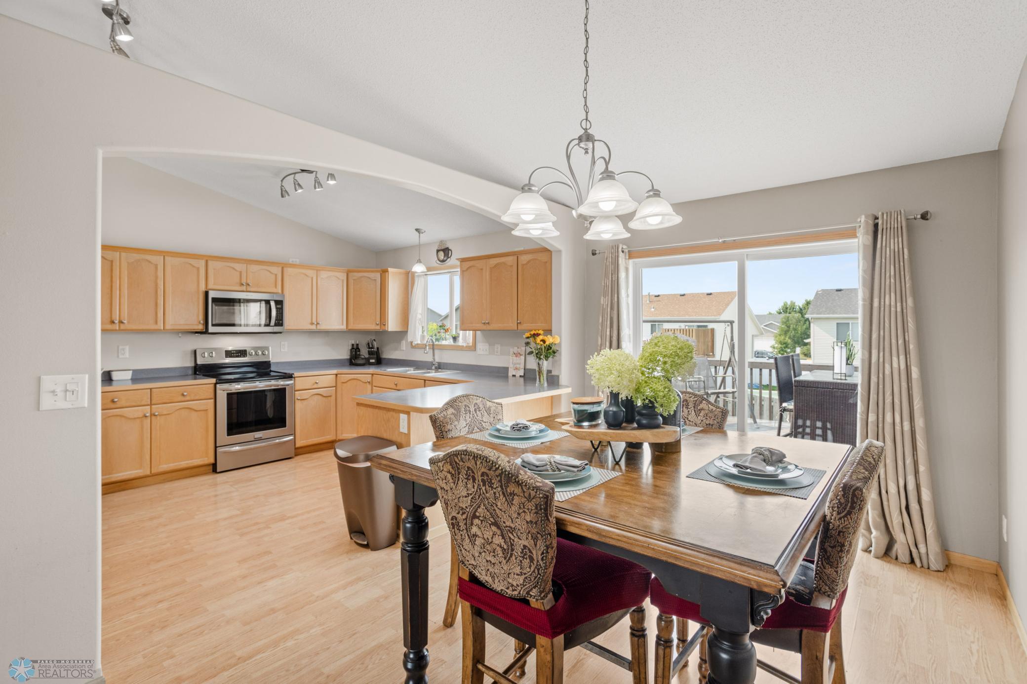 Dining/kitchen