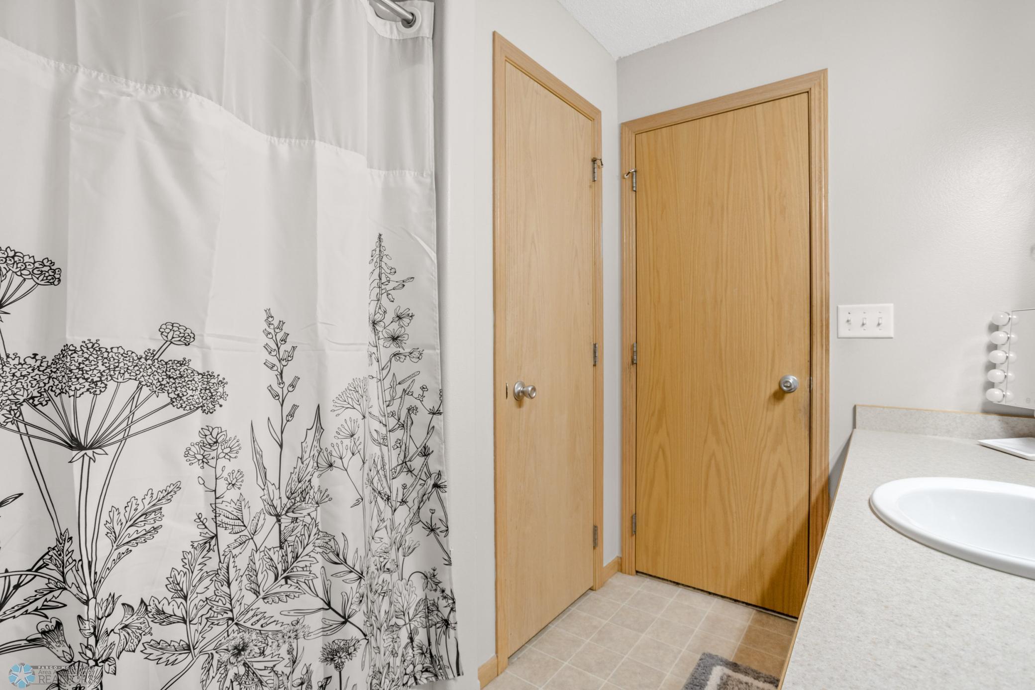 Upper level full bath 2