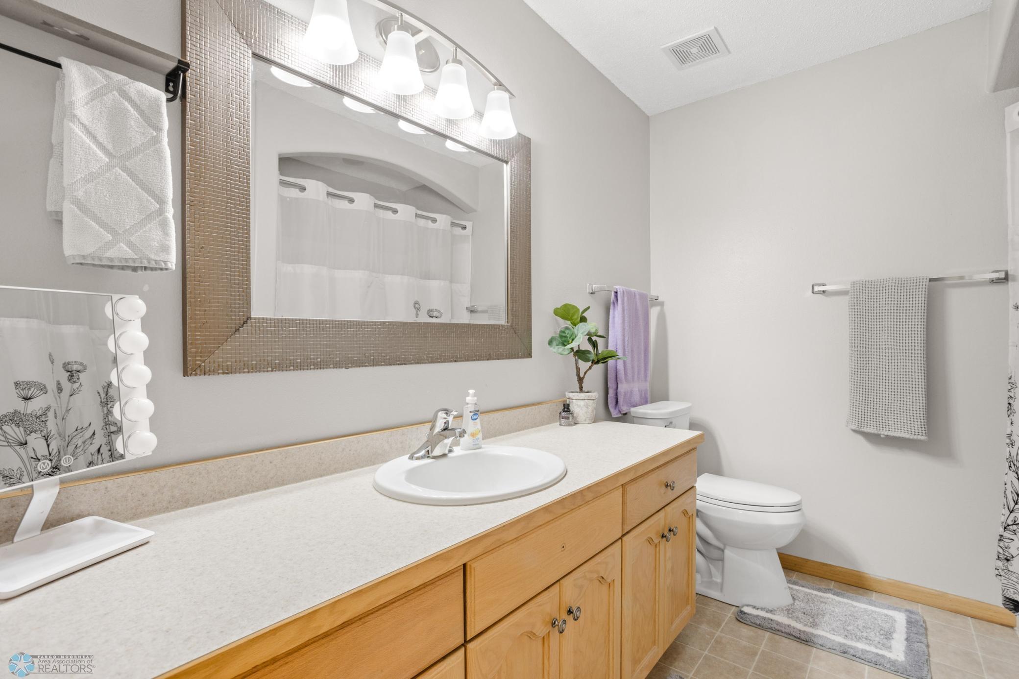 Upper level full bath