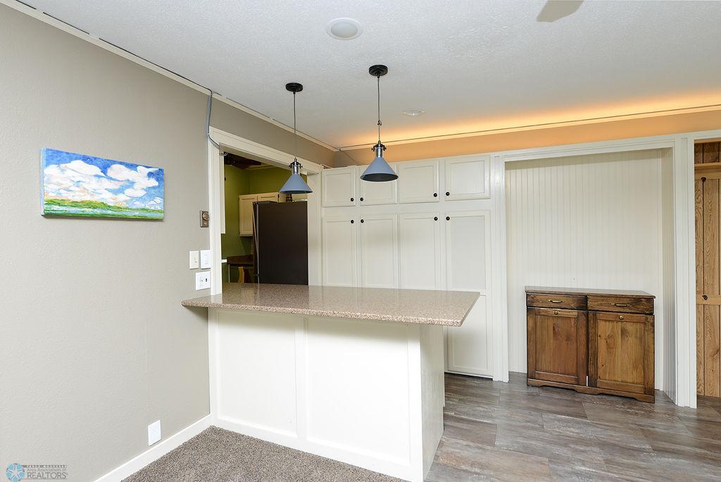Kitchen island w/granite counter