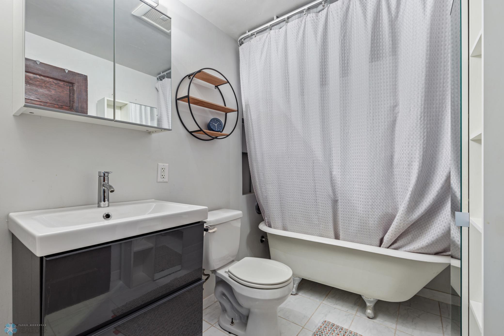 Full Bathroom