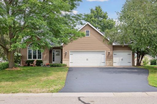 2111 Woodbridge Way, Saint Paul, MN 55125